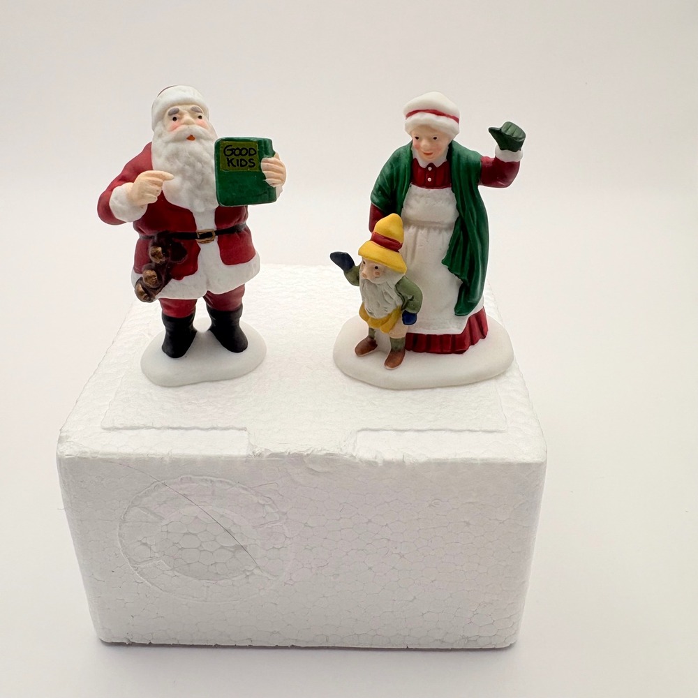 Dept 56 Heritage Village Santa & Mrs Claus Porcelain Figurines Set 5609-0 Red